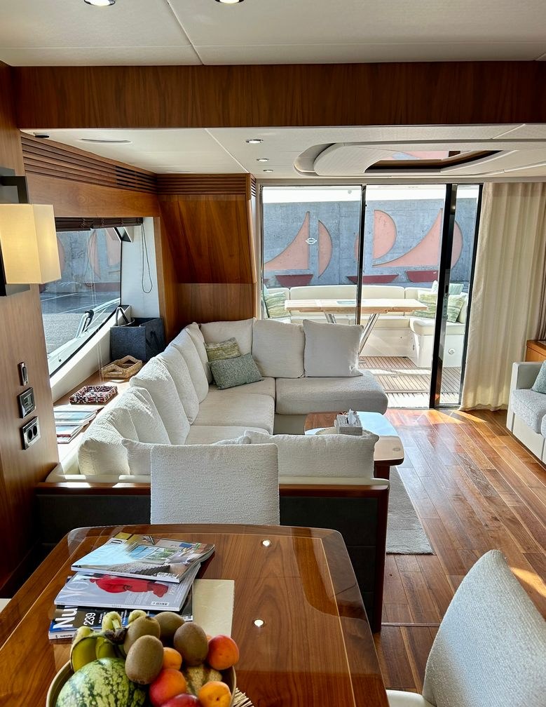 Yacht charter SARAHLISA YACHT CHARTER