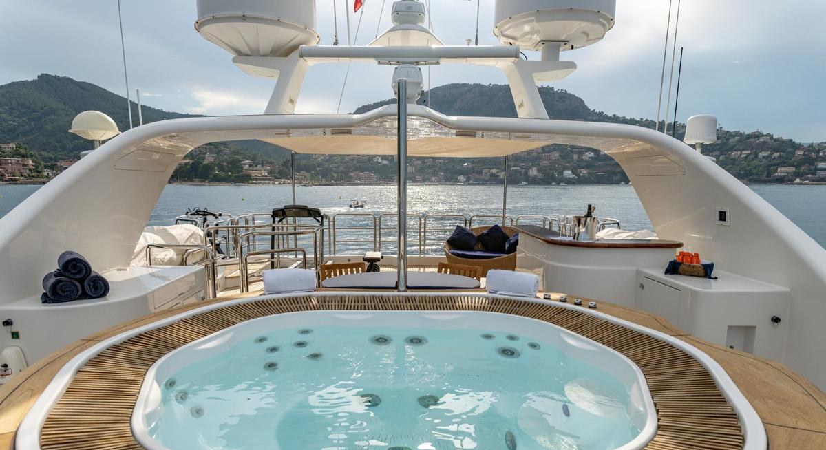 SEA BLUEZ yacht charter 2