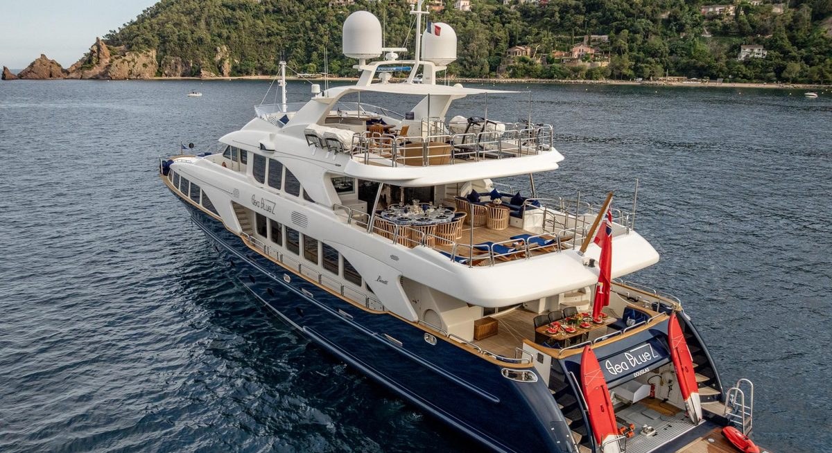 SEA BLUEZ yacht charter 5