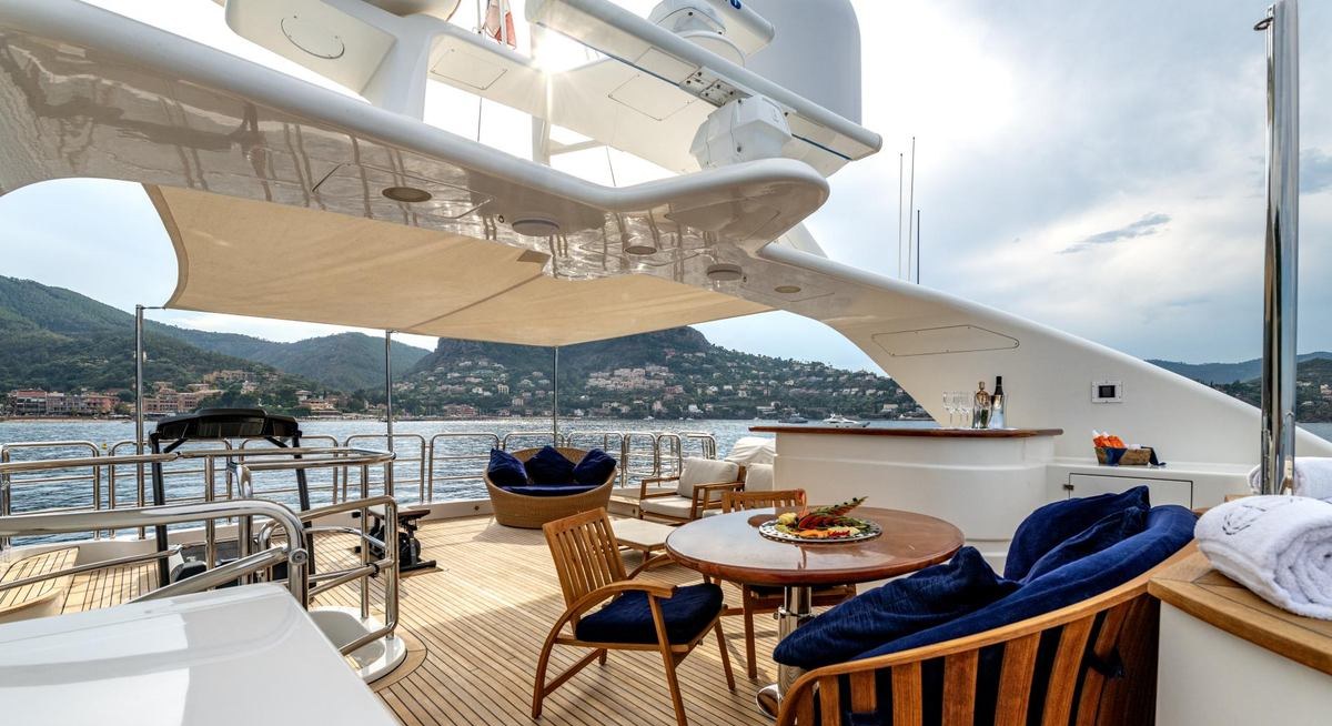SEA BLUEZ yacht charter 3