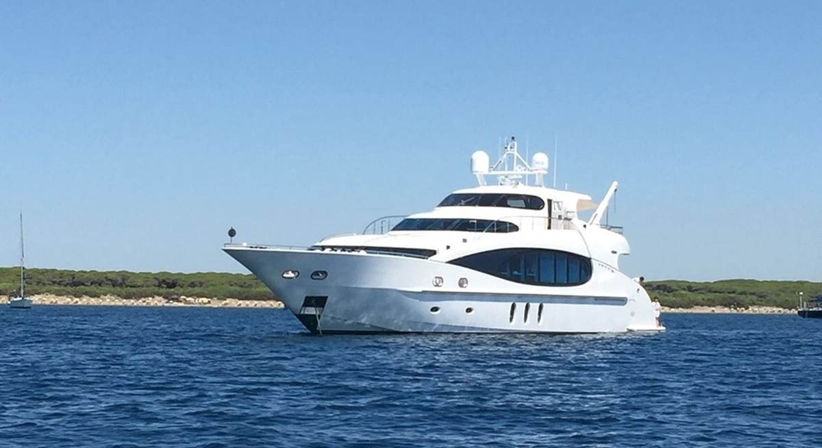 Yacht charter SEA BREEZE ONE YACHT CHARTER