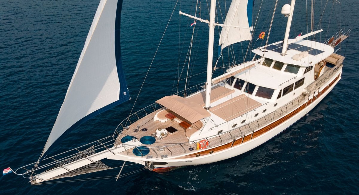 تأجير يخت SEA BREEZE YACHT CHARTER