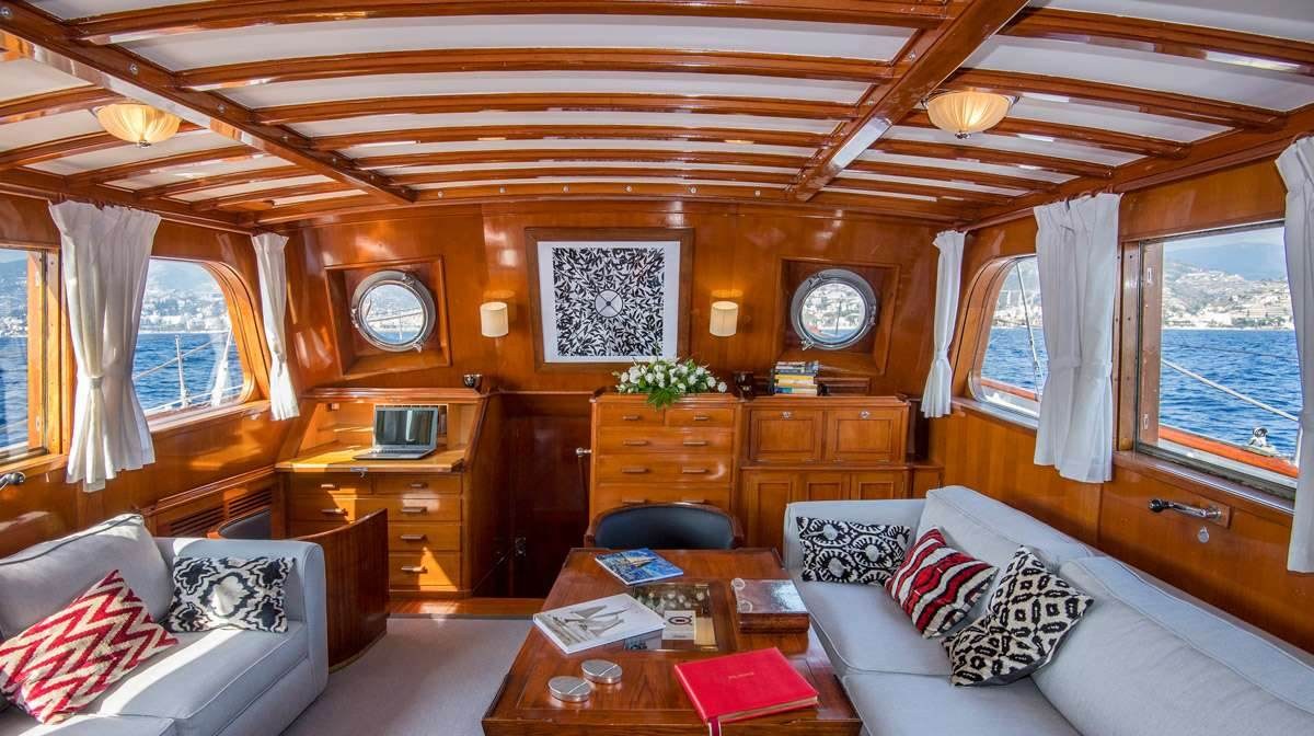 SEA PRINCE yacht charter 4