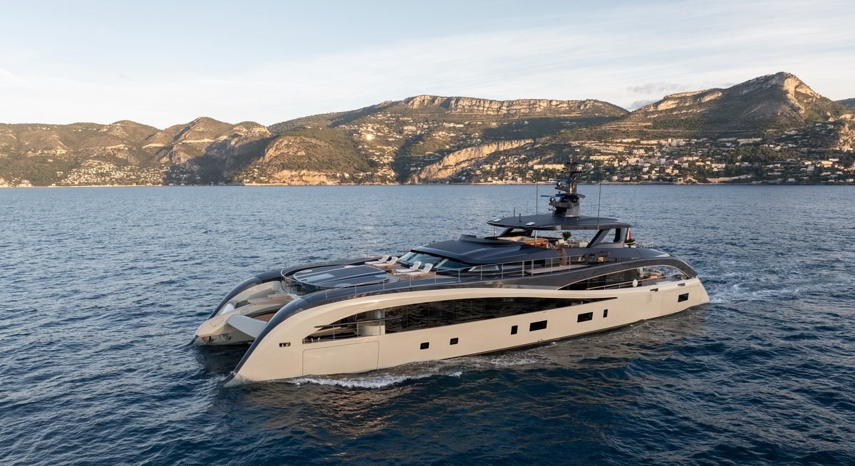 تأجير يخت SEAWOLF X YACHT CHARTER