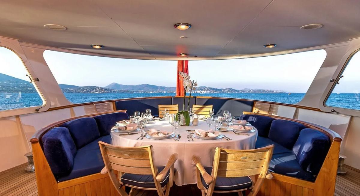 SECRET LIFE yacht charter 4