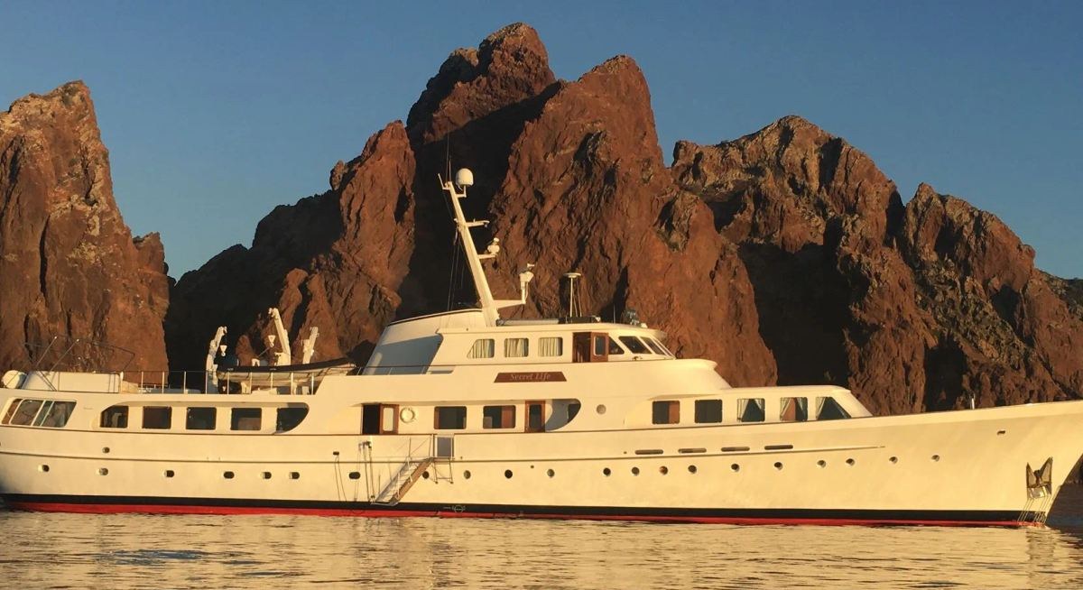 Yacht charter SECRET LIFE YACHT CHARTER