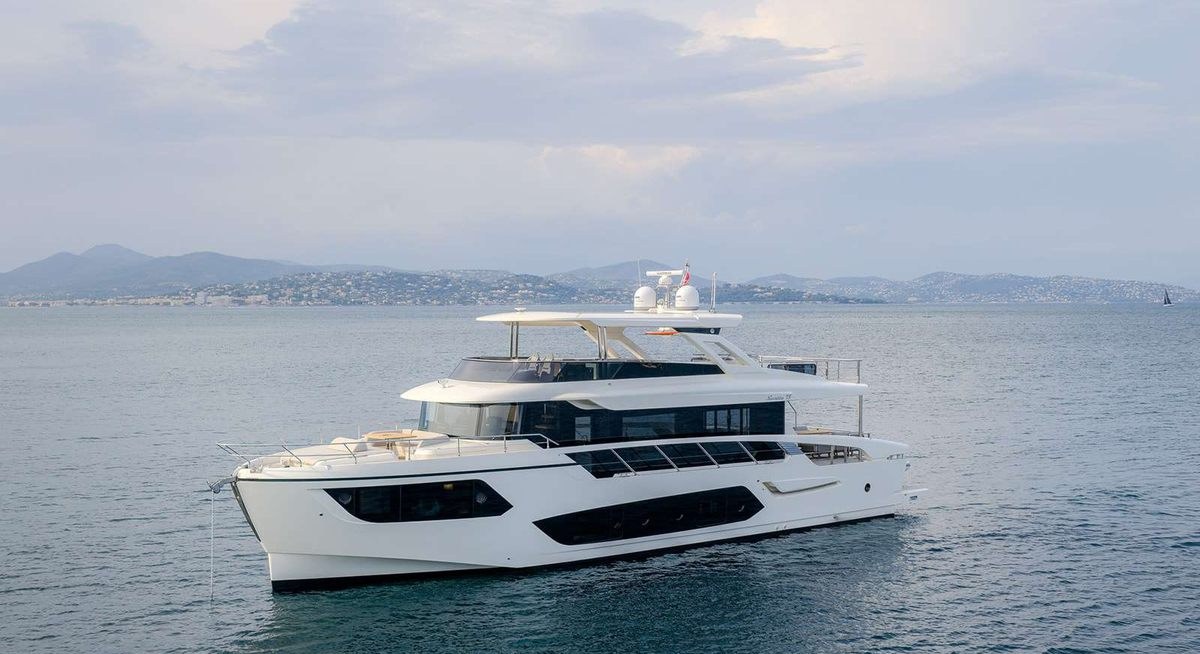 Yacht charter SEMELA YACHT CHARTER
