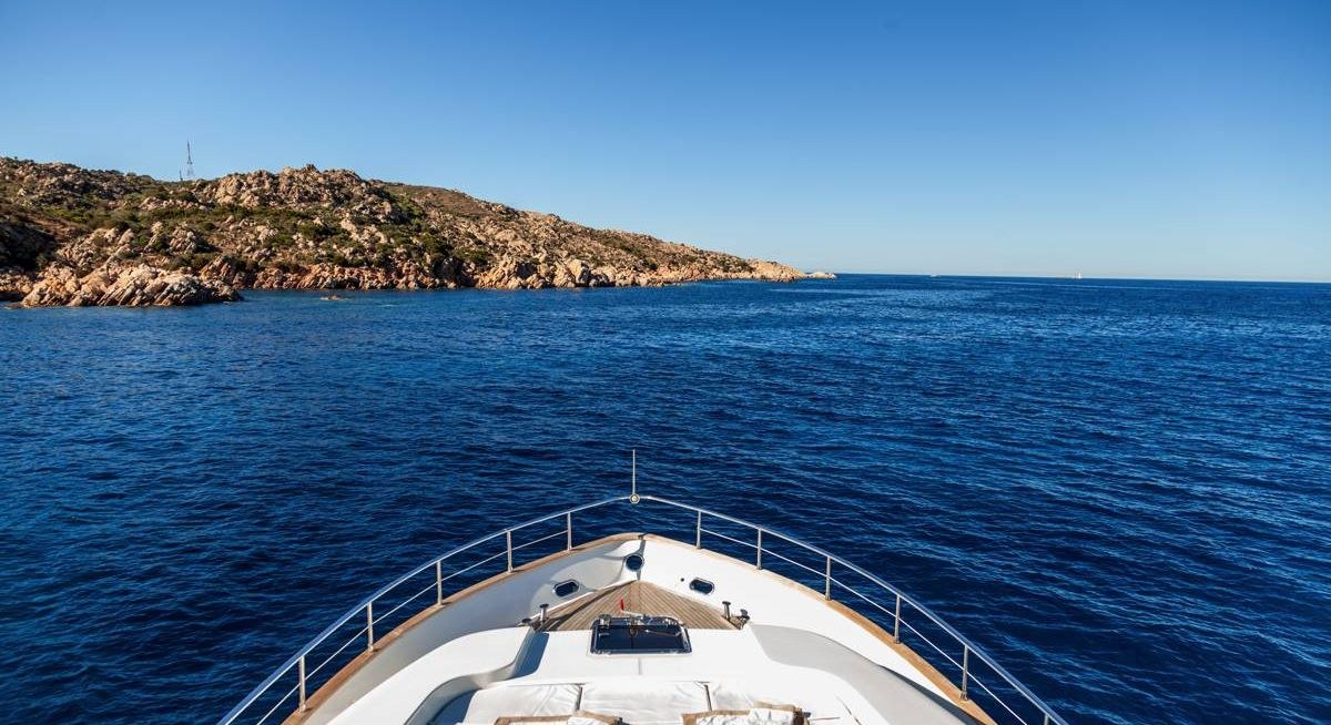 SERENITY III yacht charter 2