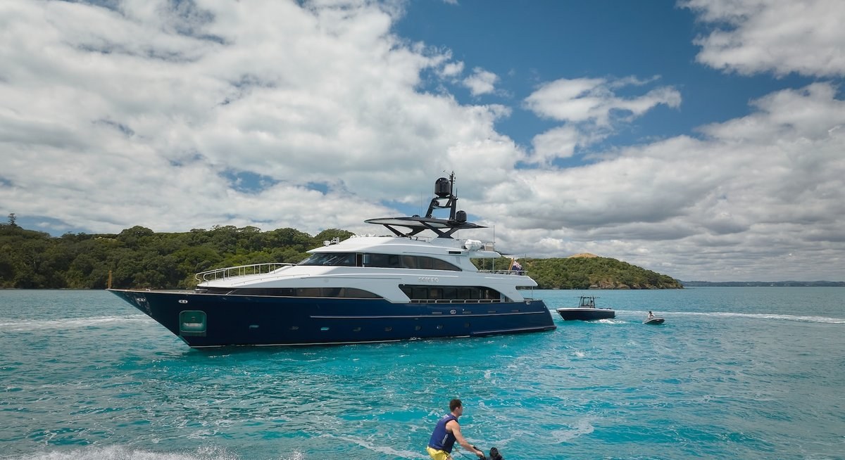 SERENO yacht charter 5