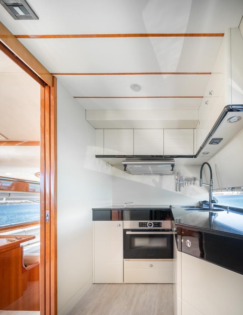 Yacht charter SIMPLY BRILLIANT YACHT CHARTER