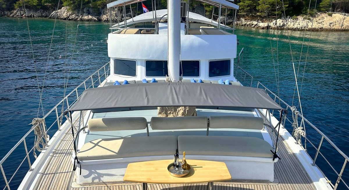 SIRENA yacht charter 2