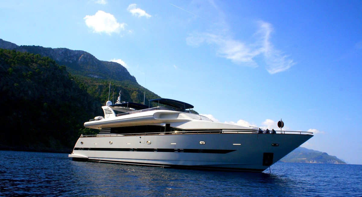 SMILES OF MILES yacht charter 1