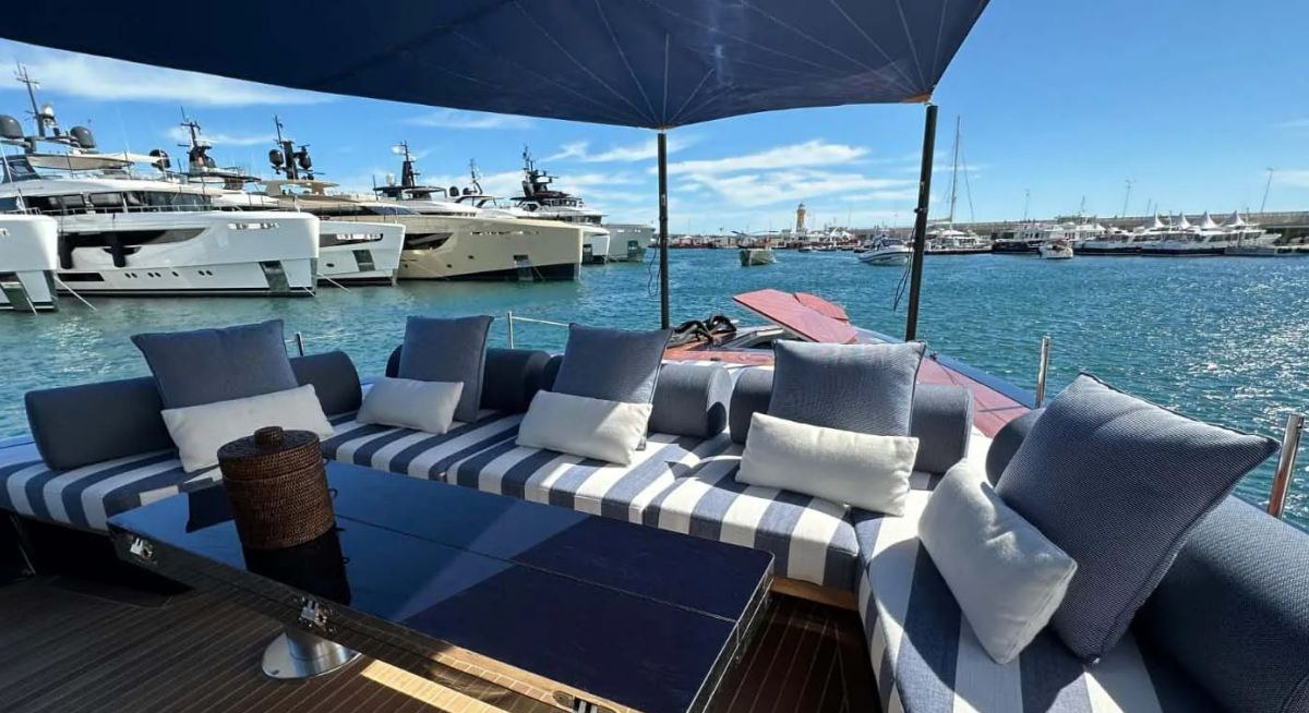 SOLLEONE yacht charter 3