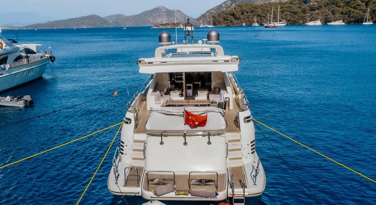SOMAFIX yacht charter 5