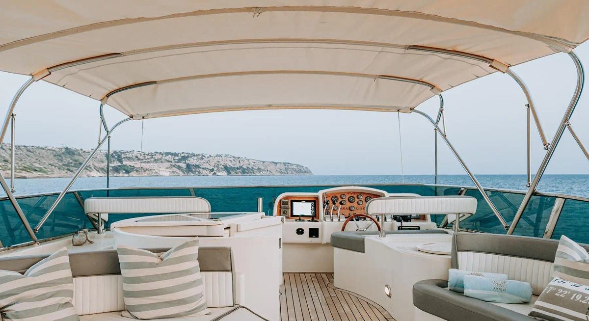 SONRISA SEPTIMO yacht charter 3