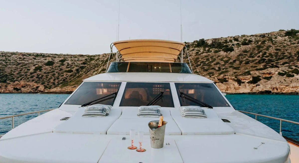 SONRISA SEPTIMO yacht charter 2