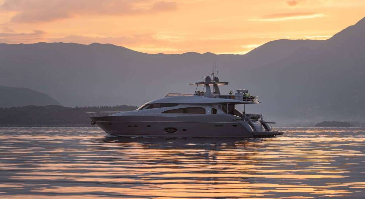 STELA117 yacht charter 1