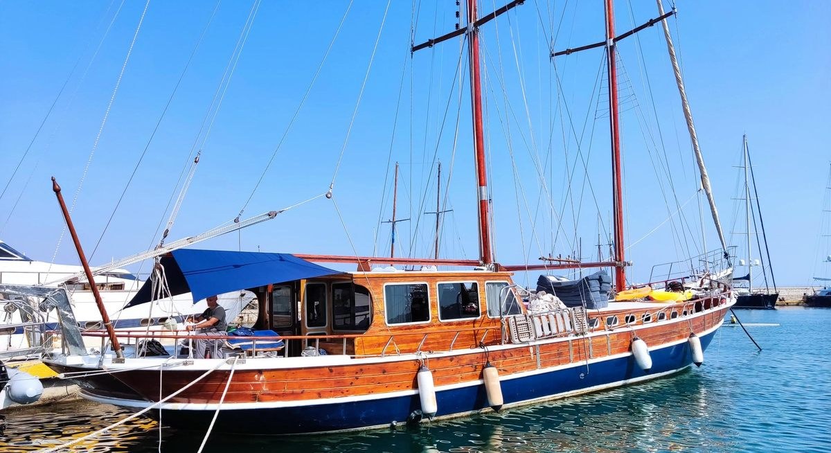 STELLA QUEEN yacht charter 2