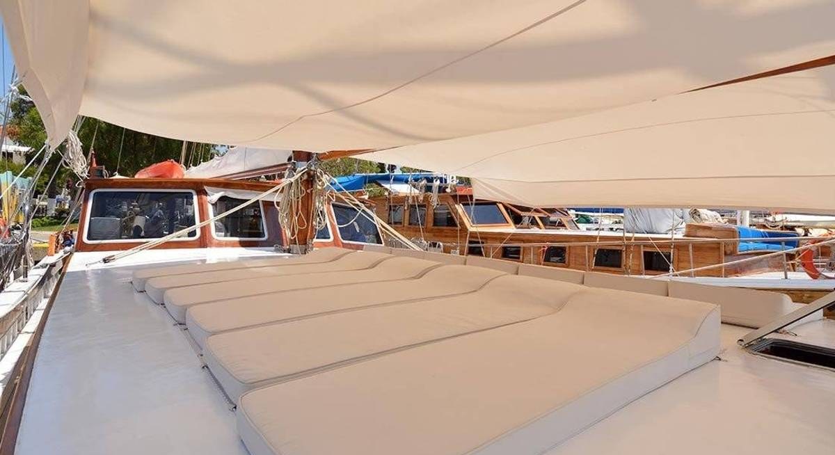 STELLA QUEEN yacht charter 5