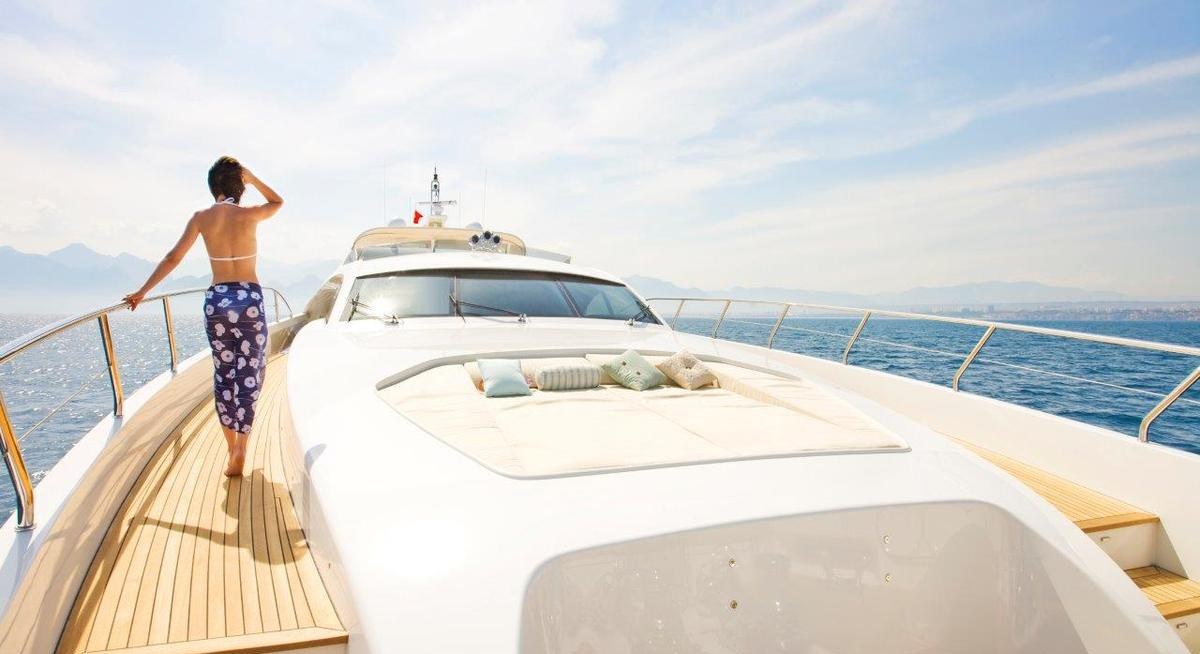 SUNKISS yacht charter 2