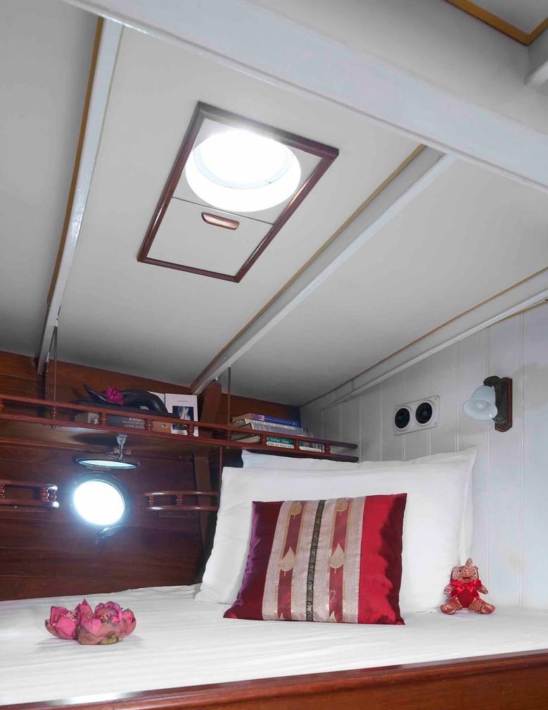 SUNSHINE yacht charter 4