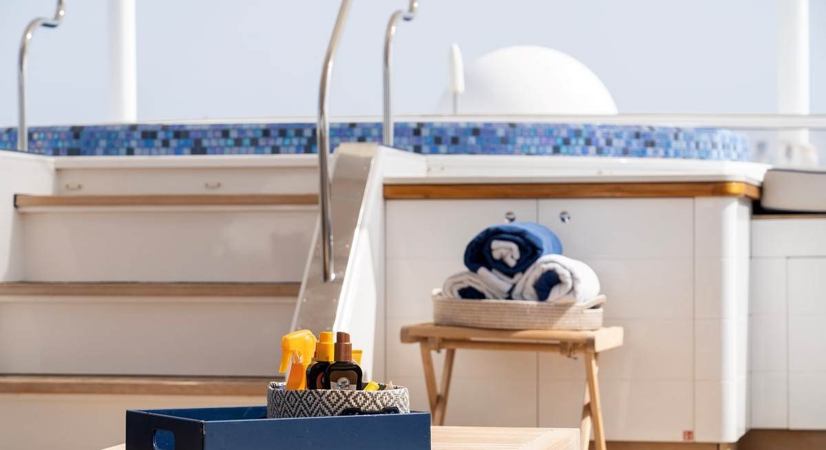 TACANUYA yacht charter 2
