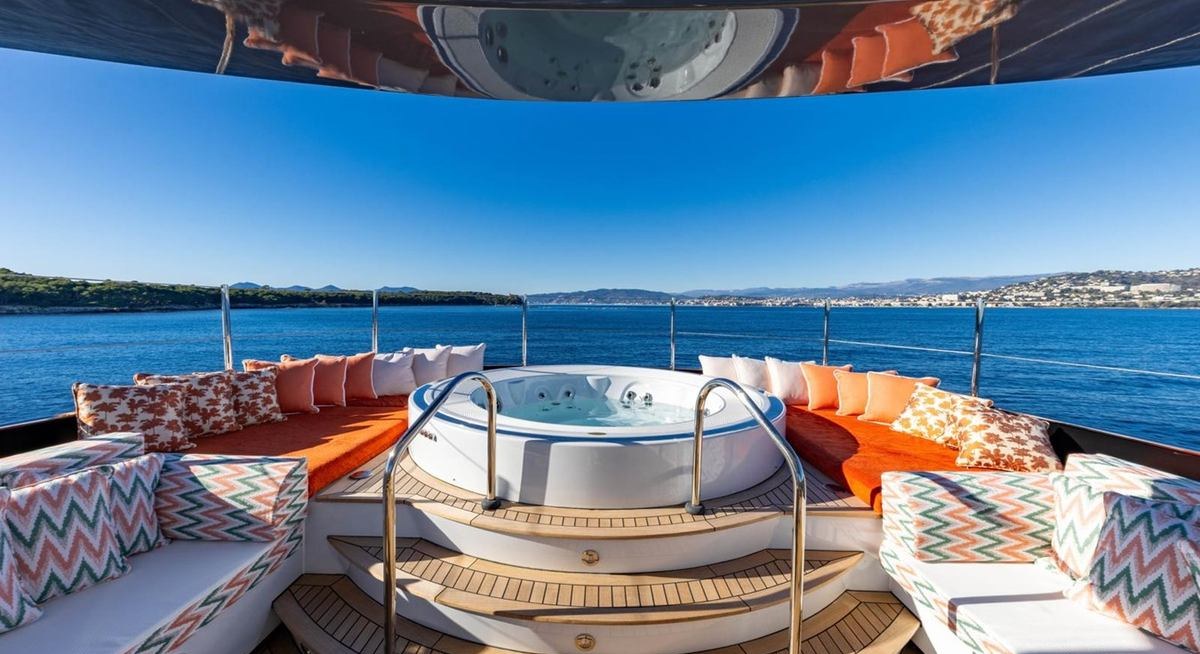 TAHI yacht charter 2