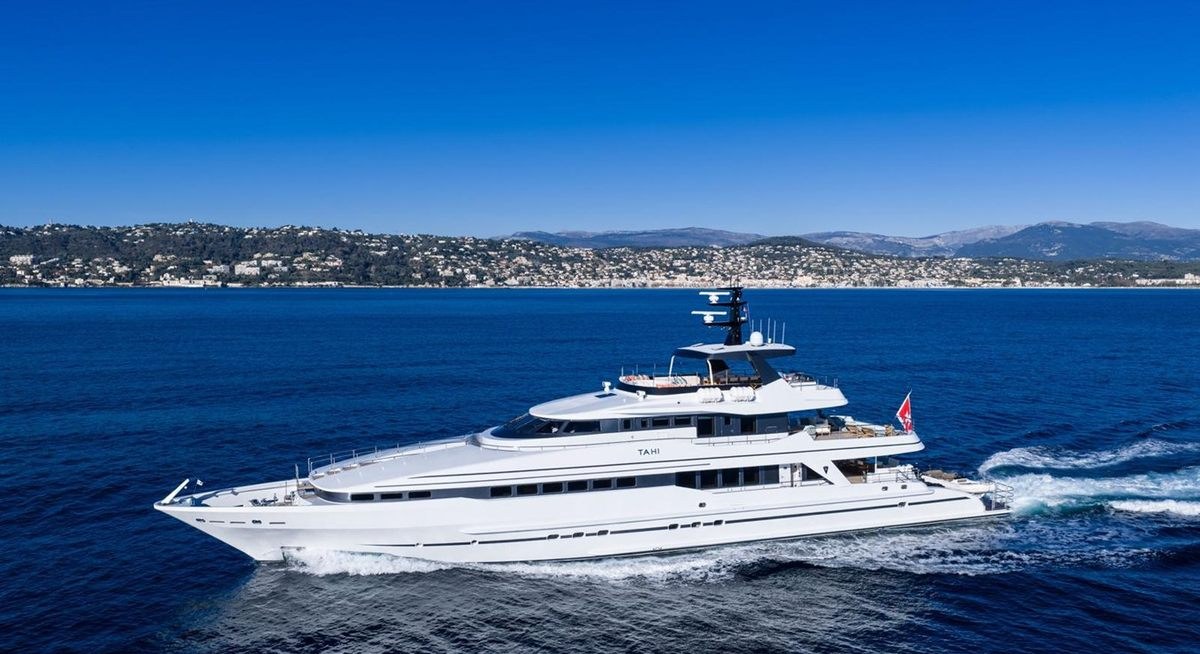 TAHI yacht charter 1