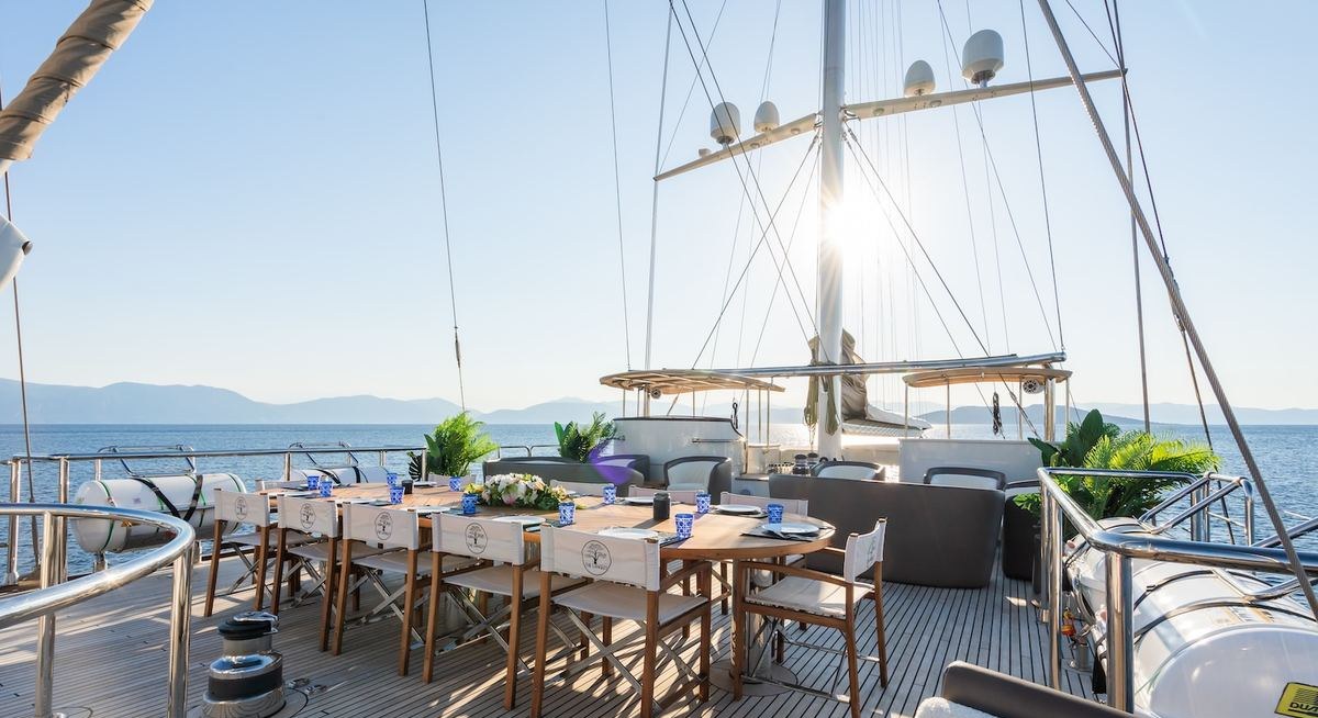 THE LANGLEY yacht charter 3