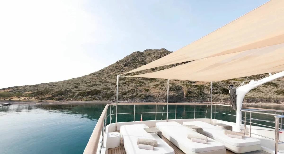 THERAPY yacht charter 2