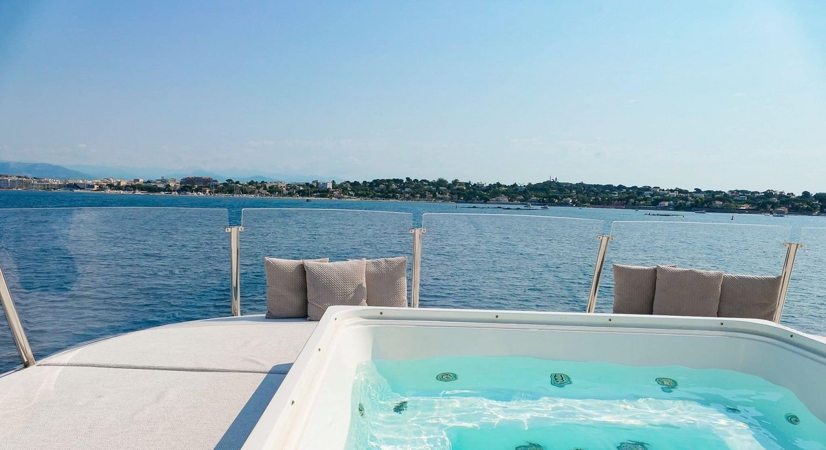 TINY WAVE yacht charter 1