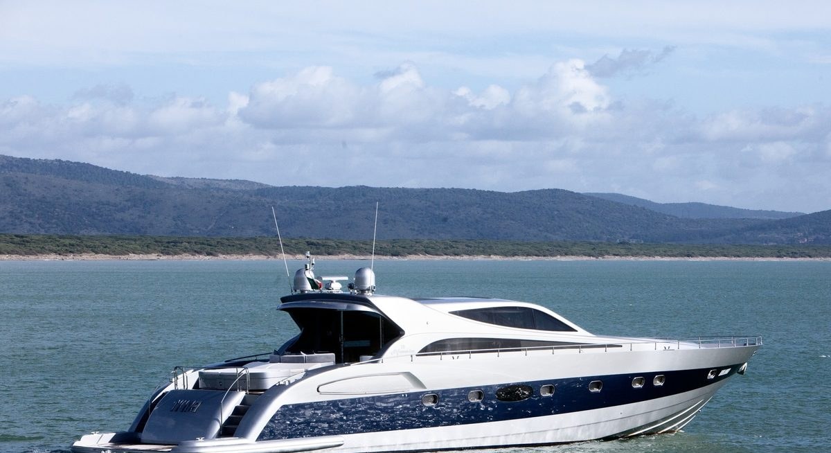 TIUNA yacht charter 2