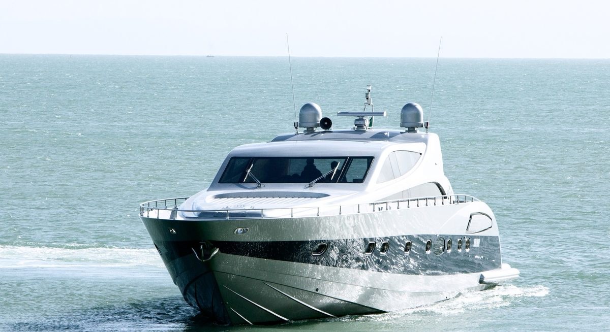 TIUNA yacht charter 1