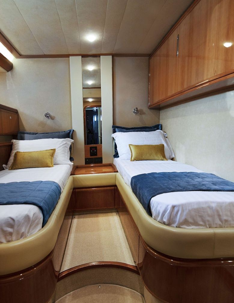 تأجير يخت VENTUS 21 YACHT CHARTER