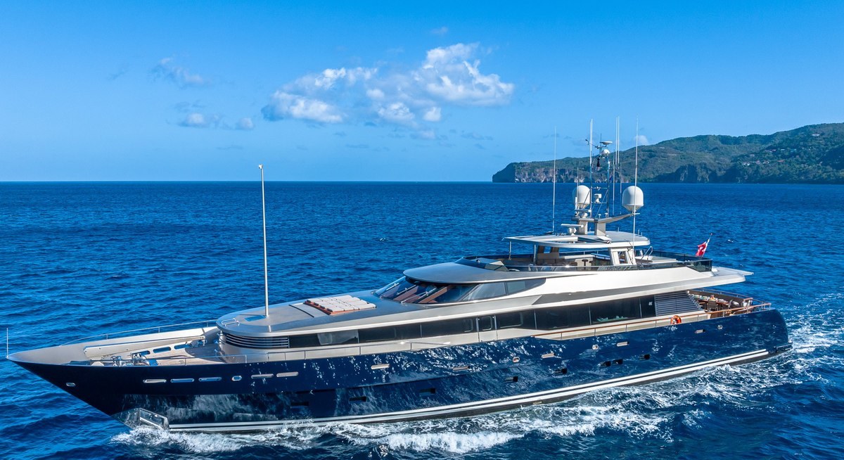 VESPER yacht charter 1