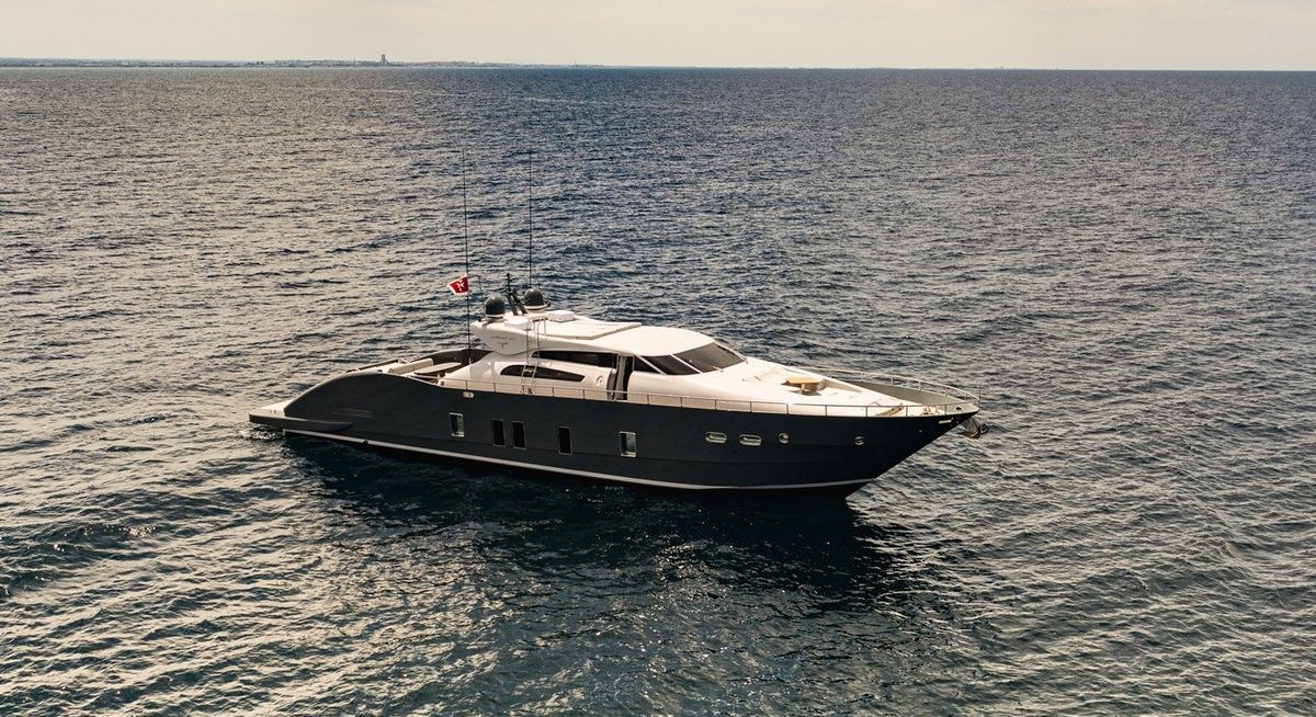 VEVEKOS yacht charter 1