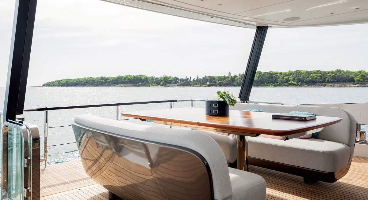 VIVA II yacht charter 4