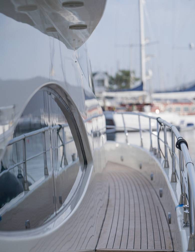 Yacht charter VIVA LOLA YACHT CHARTER
