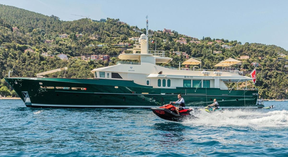 Yacht charter W EXPLORER YACHT CHARTER