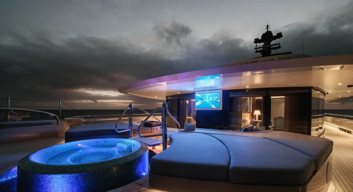 WHISPER yacht charter 3