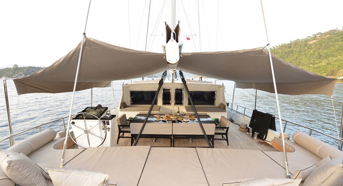 WHITE SOUL yacht charter 2