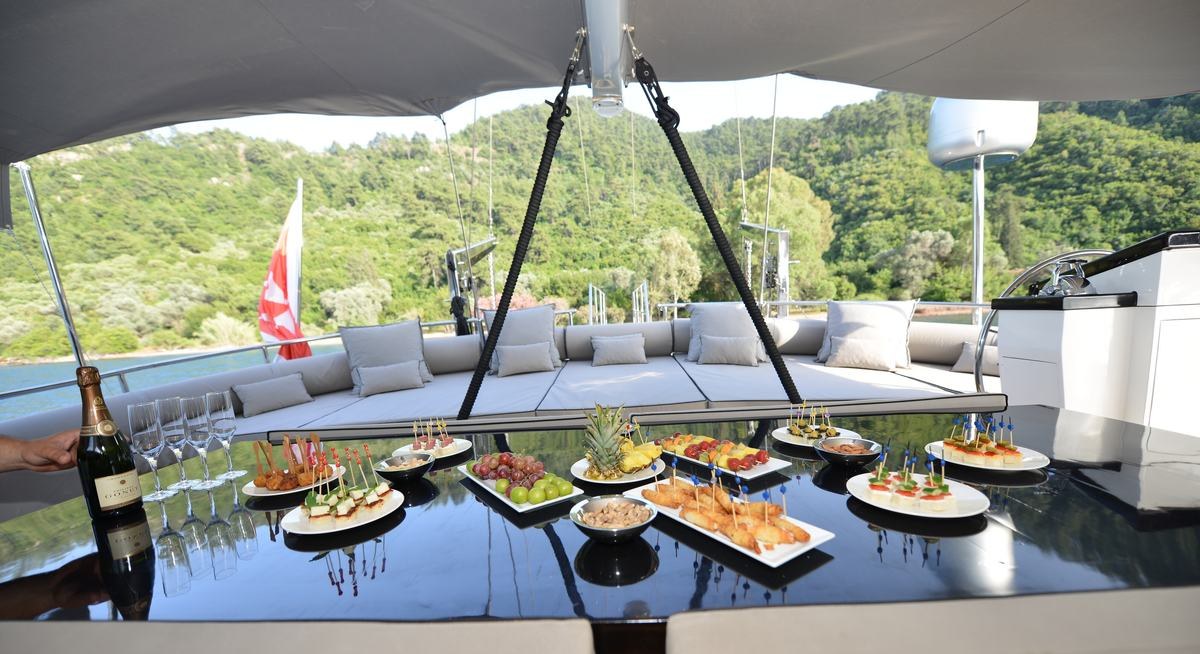 WHITE SOUL yacht charter 4