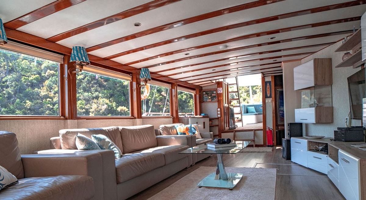 WHITE SWAN yacht charter 5