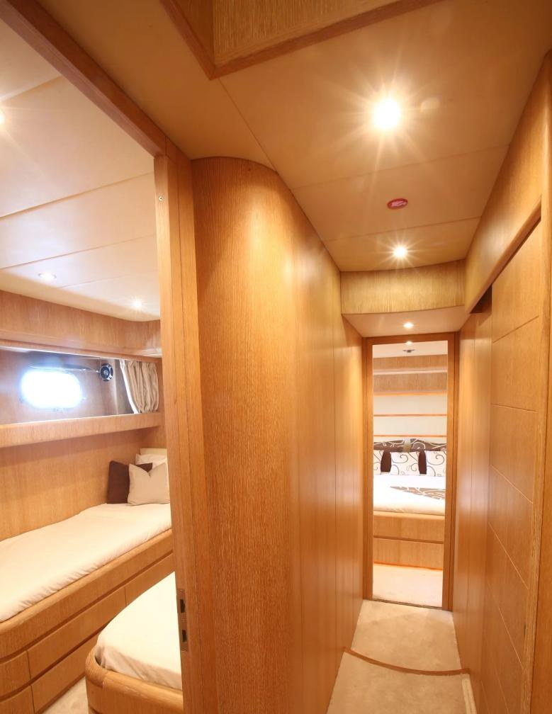 تأجير يخت YAKOS YACHT CHARTER