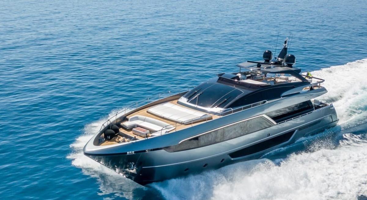 YOYITA II yacht charter 1