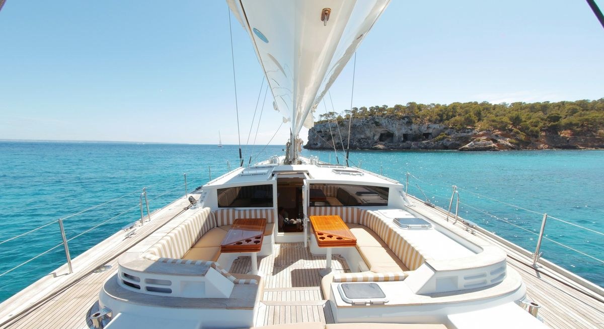 YQUEM yacht charter 2
