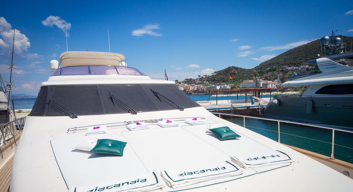 ZIA CANAIA yacht charter 1