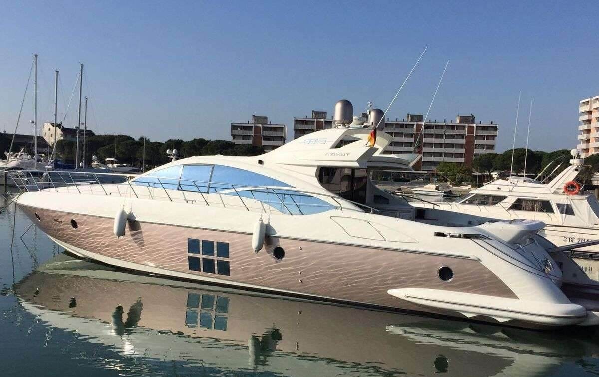 ZIPI ZAPE yacht charter 1